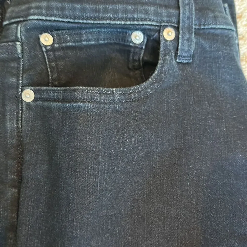 EUC men’s J. Crew straight leg classic distressed black jean Size 30/32